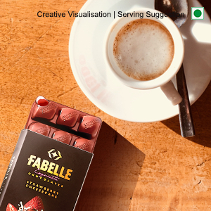 Fabelle Strawberry Cheesecake, Luxury Milk Chocolate Centre Filled Bar with Strawberry and Cheese Mousse, 131 g