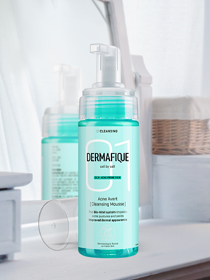 Dermafique Acne Avert Cleansing Mousse Foaming Face Wash, 150 ml for Acne Prone Skin, Suits Oily Dry Skin with Salicylic acid - Paraben-Free, SLES-free - Cleanses Pores, Clears Out Excess Sebum