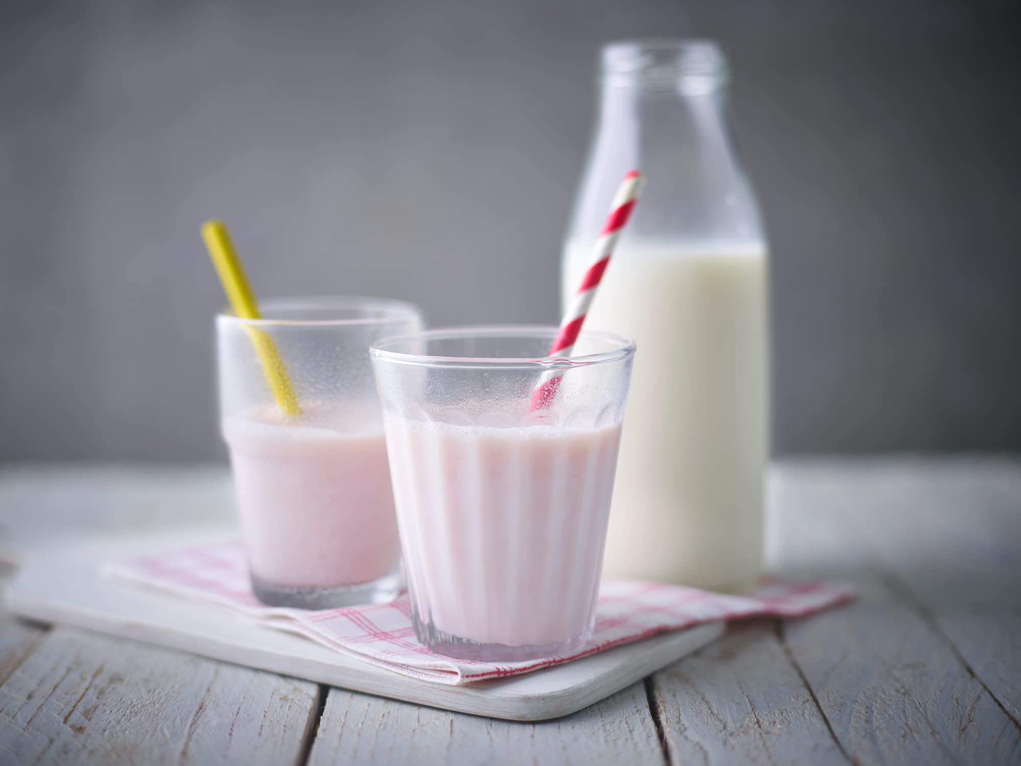 Nesquik Strawberry Milkshake Mix 300G,No Artificial Flavors – view 2
