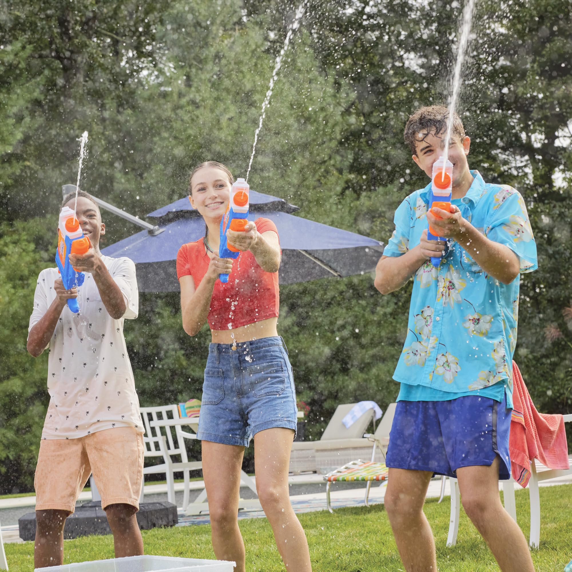 Nerf Super Soaker Flip Fill Water Blaster - 4 Spray Styles - Fast Fill - Large 890ml Water Tank - Pichkari for Outdoor Water Games, Branded Toy Pichkari for Holi Festival, for Kids 6+ – view 7