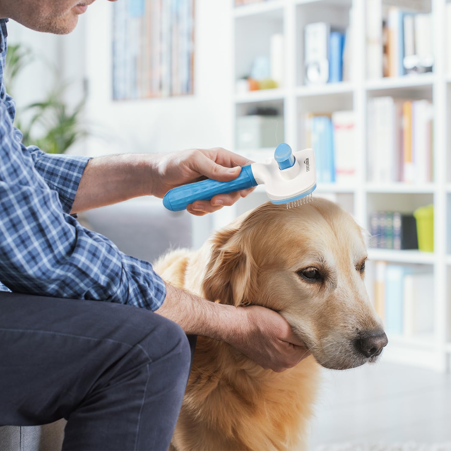 Amazon Basics Self Cleaning Slicker Pet Grooming Brush – view 5